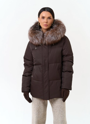 Женский пуховик с отделкой из меха блюфрост фото