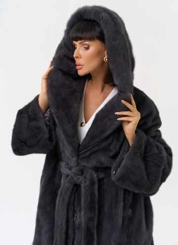 Женская шуба из меха норки с капюшоном  фото