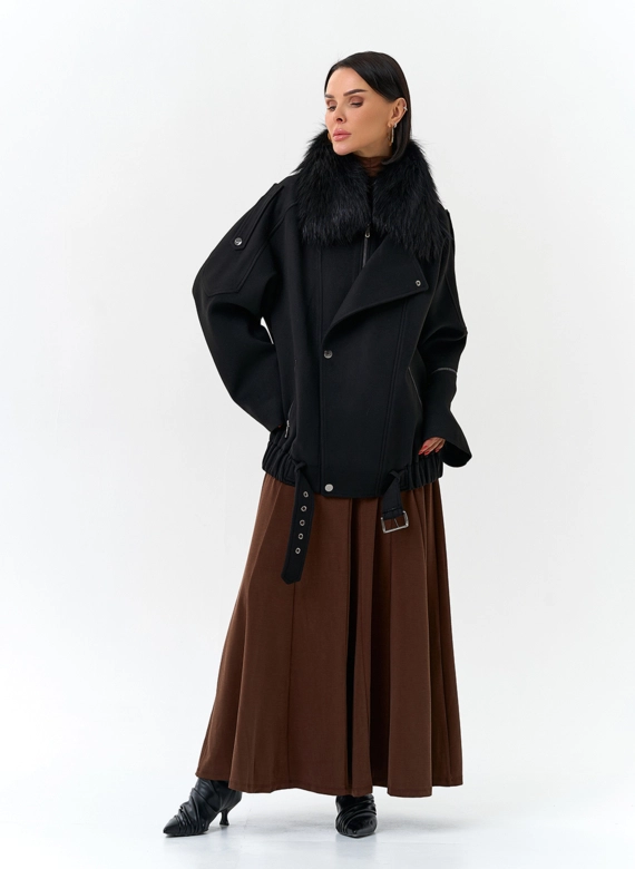 Женское укороченное пальто с отделкой из меха лисы