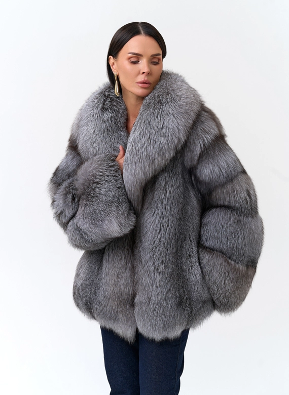 Шуба из меха чернобурой лисы