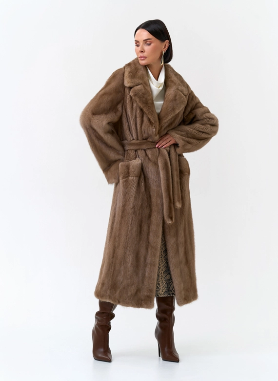 Женская шуба из меха норки с английским воротником