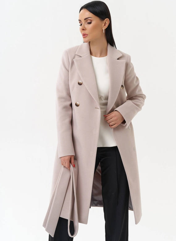 Женское двубортное пальто с поясом