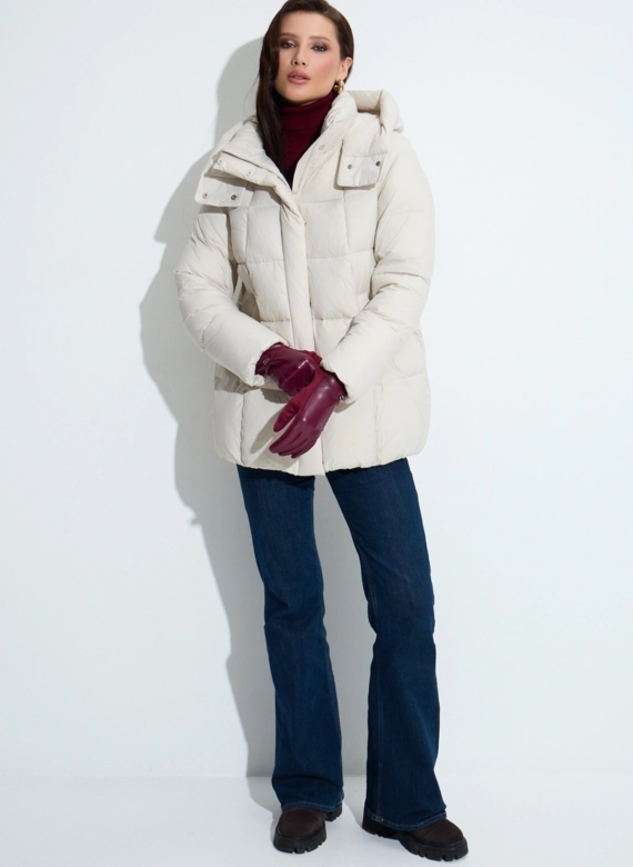 Женский пуховик с капюшоном фото