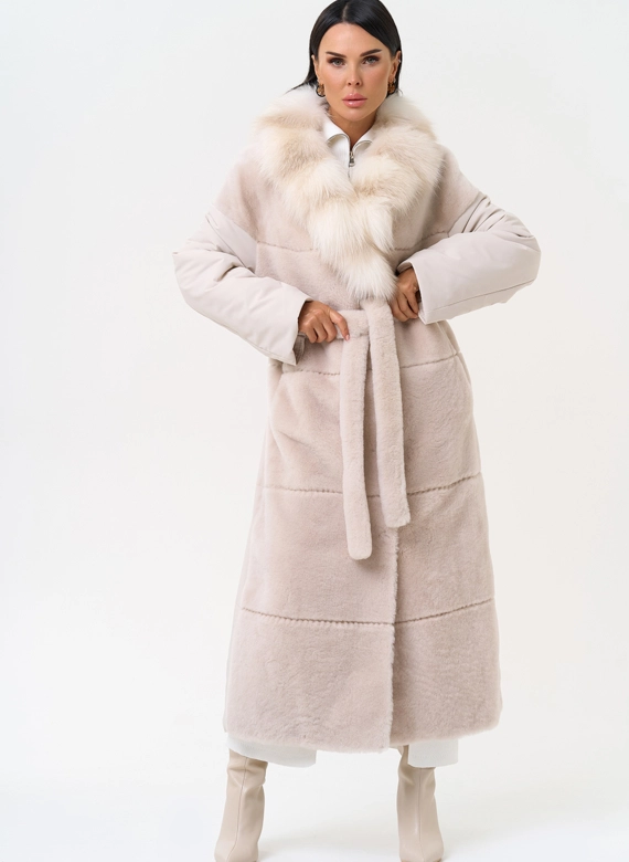 Комбинированное женское пальто из меха овчины с поясом