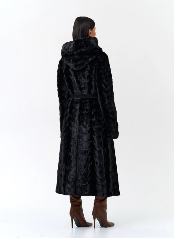 Шуба из меха норки с капюшоном