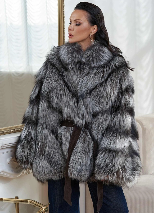 Шуба из меха финской серебристой лисы модель № 28812 универмаг малина
